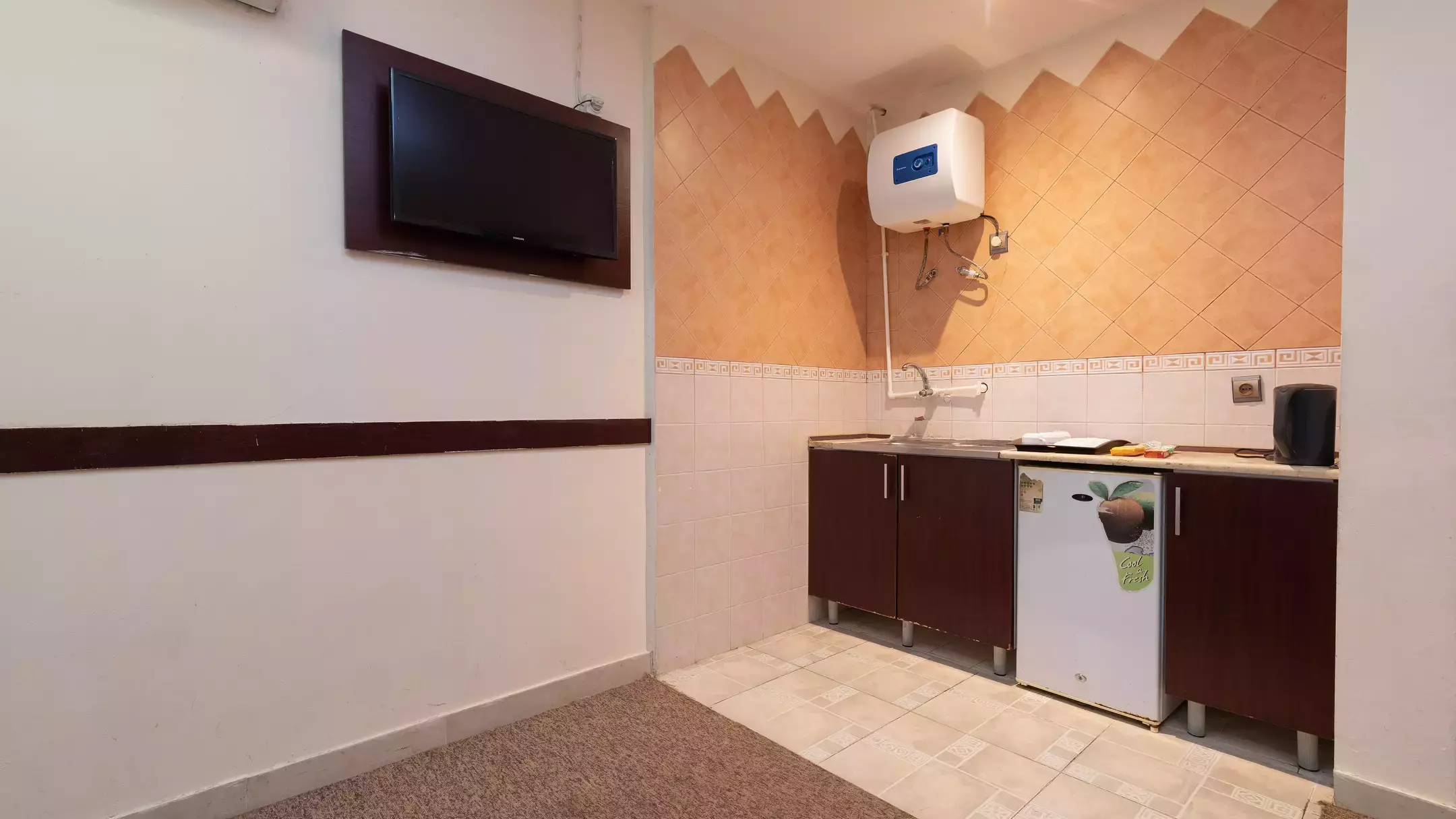 Alibaba https://cdn.alibaba.ir/ostorage/hotel-accommodation-images/670535412cf976539175fec1_66e808f215cb665e88c89a02_هتل تعطیلات - اتاق چهارتخته سینگل (2).webp